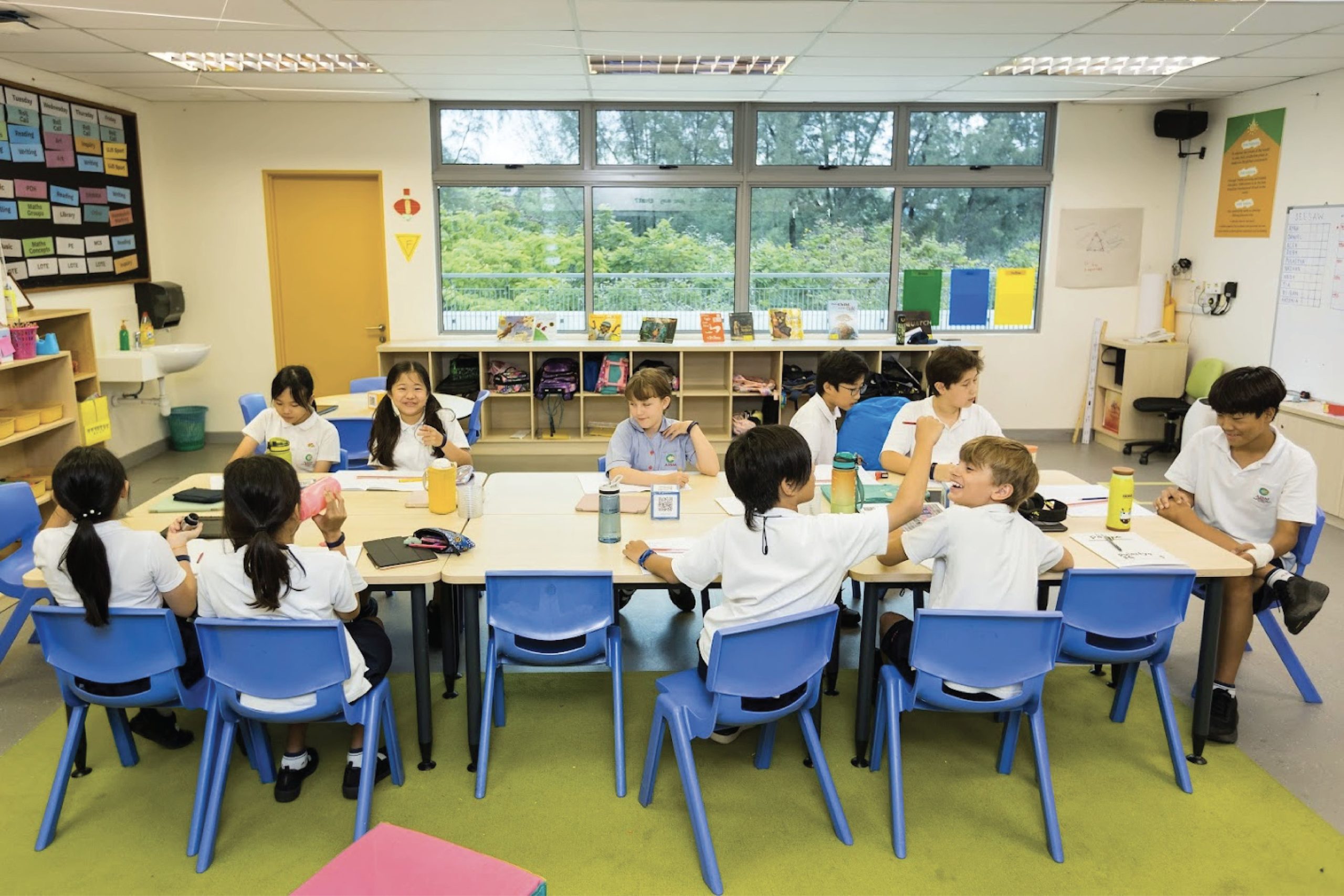 AISM Junior School is an international primary school that enables students to understand and use language effectively via various team activities